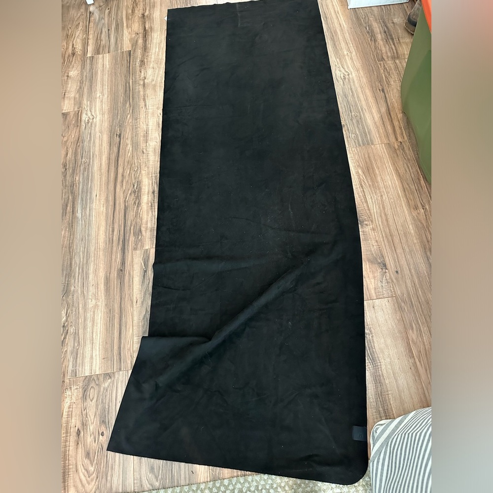 Lululemon hot yoga towel for mat